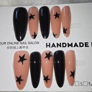 Black and Nude Star Nail Set